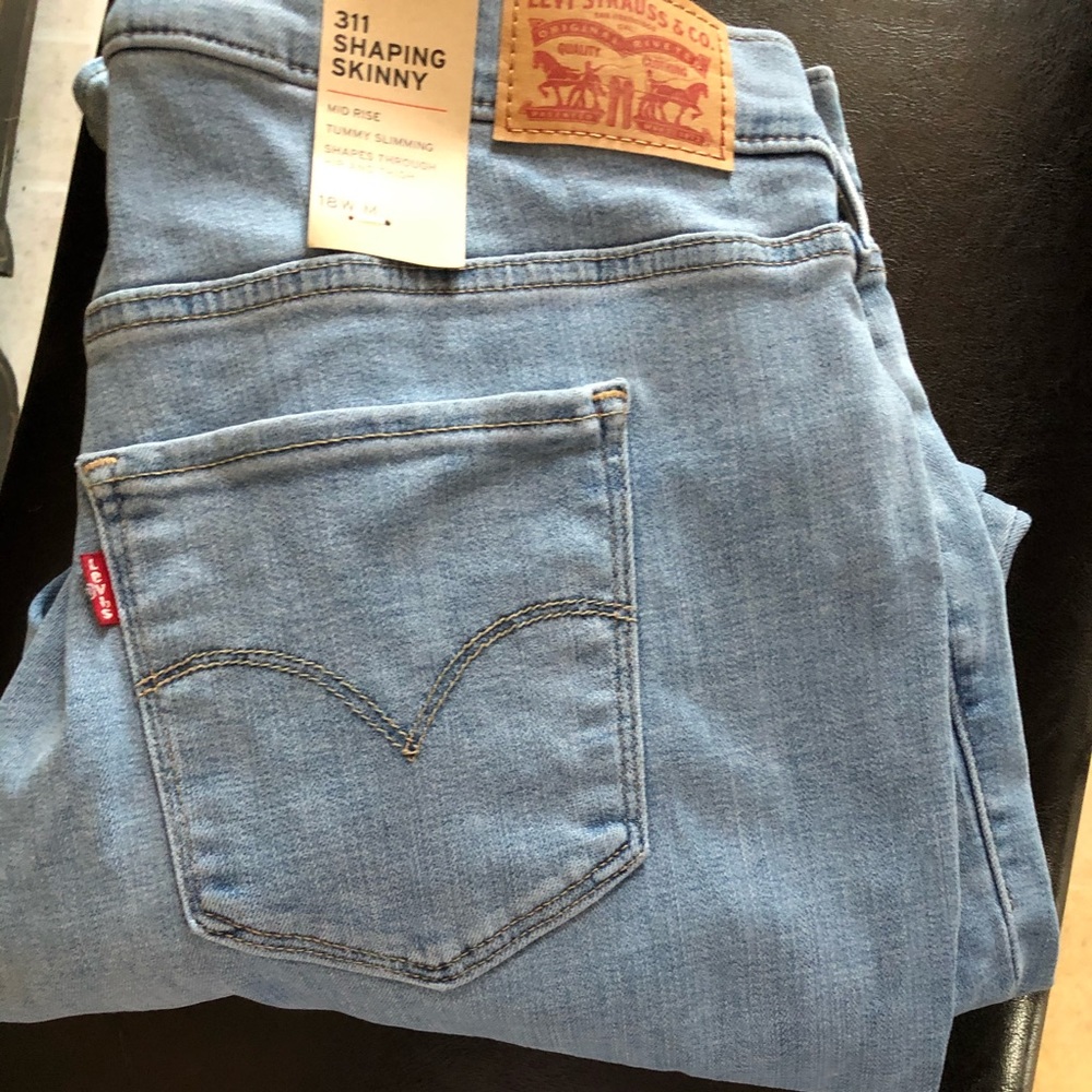 Levi’s Jeans ( Brand New )